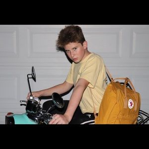 Meet your Posher, Naia